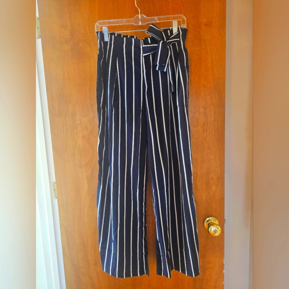 Navy & White pants Sz M